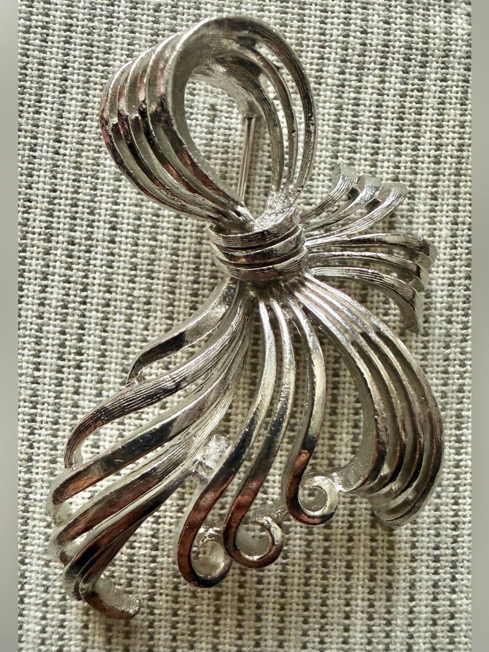 Lisner Silver-Tone Ribbon Bow Brooch Pin Vintage